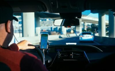 Semovi rechaza acuerdo entre Uber y taxistas en CDMX; amaga con multas