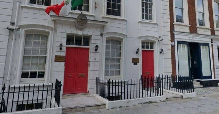 Hijo de Marcelo Ebrard vivió seis meses en embajada de México en Londres
