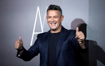 Stephanie Cayo y Alejandro Sanz confirman su relación con fotos en redes sociales
