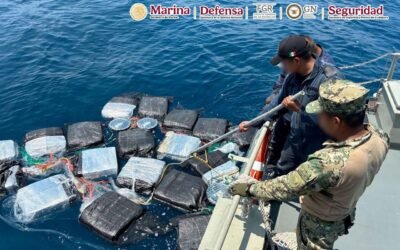 Interceptan embarcación con 6 personas y una tonelada de cocaína frente a costas de Chiapas