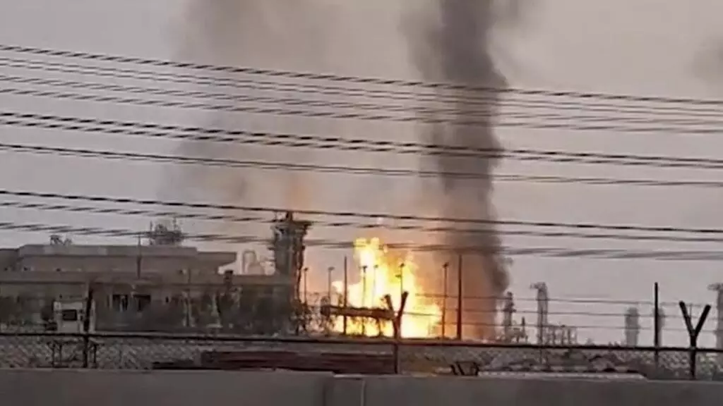 Israel bombardea el mayor complejo de gas de Irán