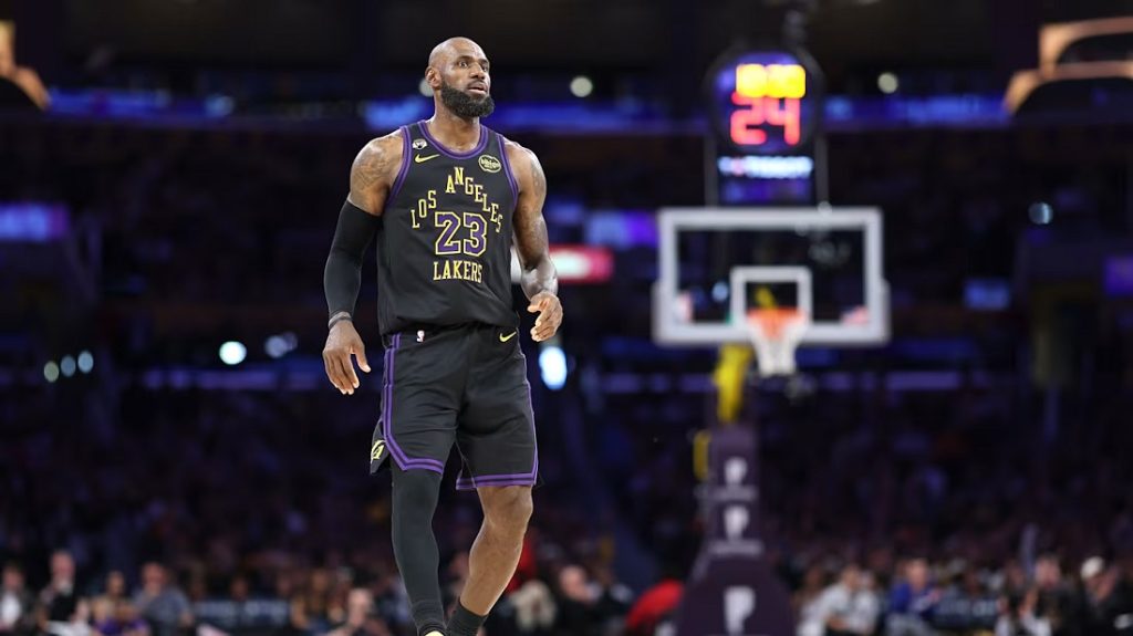 Enfrentarán los Lakers a Rockets sin Doncic ni Reaves en su búsqueda por el anillo