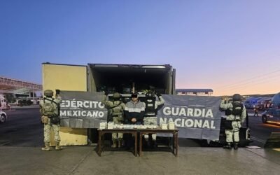 Narco tracto camión asegurado en Sonora por el Ejército y GN.