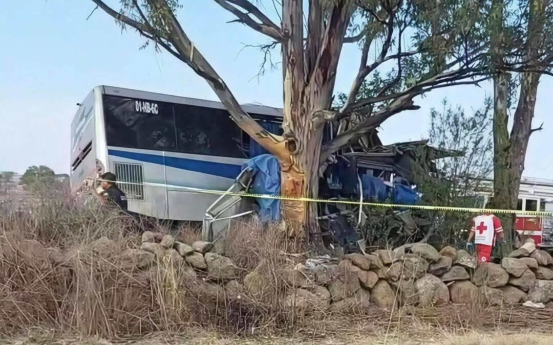 Accidente carretero en Querétaro deja al menos 9 muertos