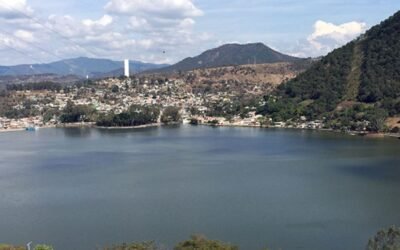 Desfoga el Cutzamala más de 15 mil litros de agua por segundo para soportar el estiaje en el Valle de México.