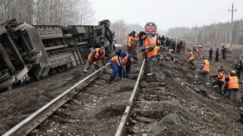 Se descarrila tren con 415 pasajeros en Rusia, reportan decenas de heridos