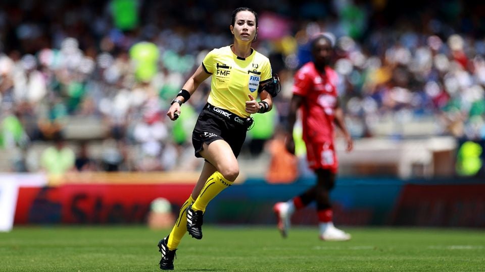 La árbitra Katia Itzel García reacciona ante presunta expresión machista de Sergio Bueno