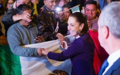 «Viva la Paz» es el mensaje para España de la Presidenta de México al llegar a Barcelona.