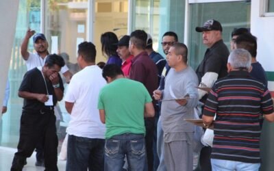 Lanza cervecera plan para contratar a mexicanos repatriados de EUA y abrir nuevas tiendas
