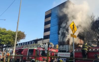 Incendio en Mercado de Sonora en la CDMX consume un centenar de puestos