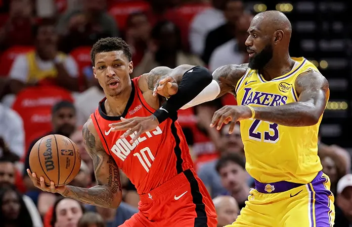 Lakers aventajan por 3-0 a Rockets