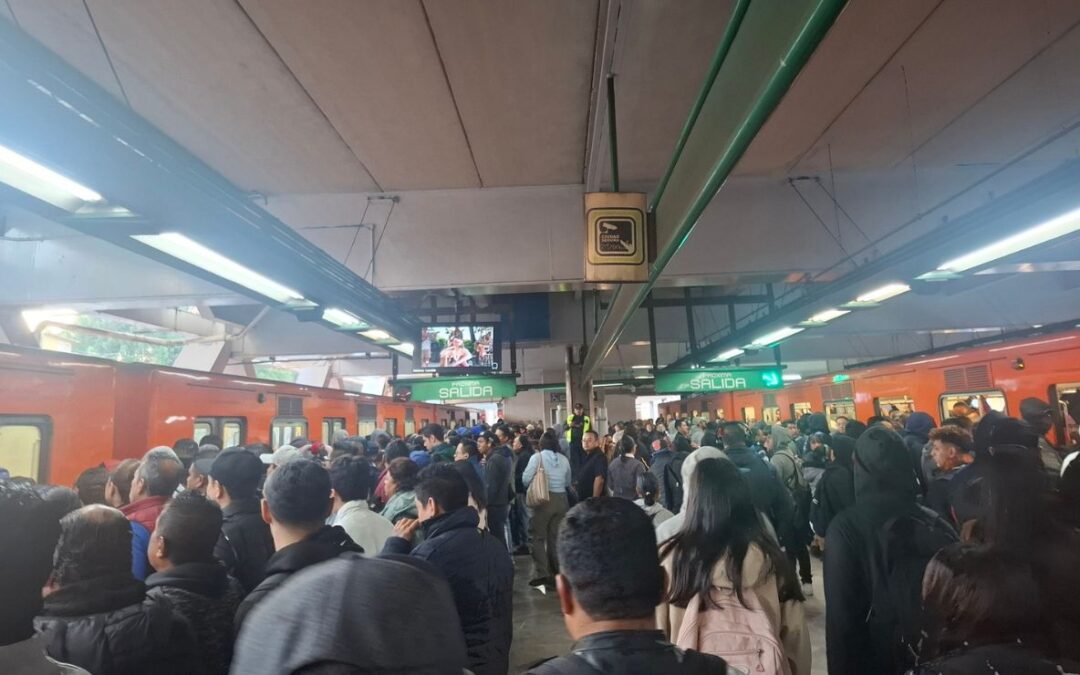 Metro CDMX, con dosificación de usuarios y retiro de un tren
