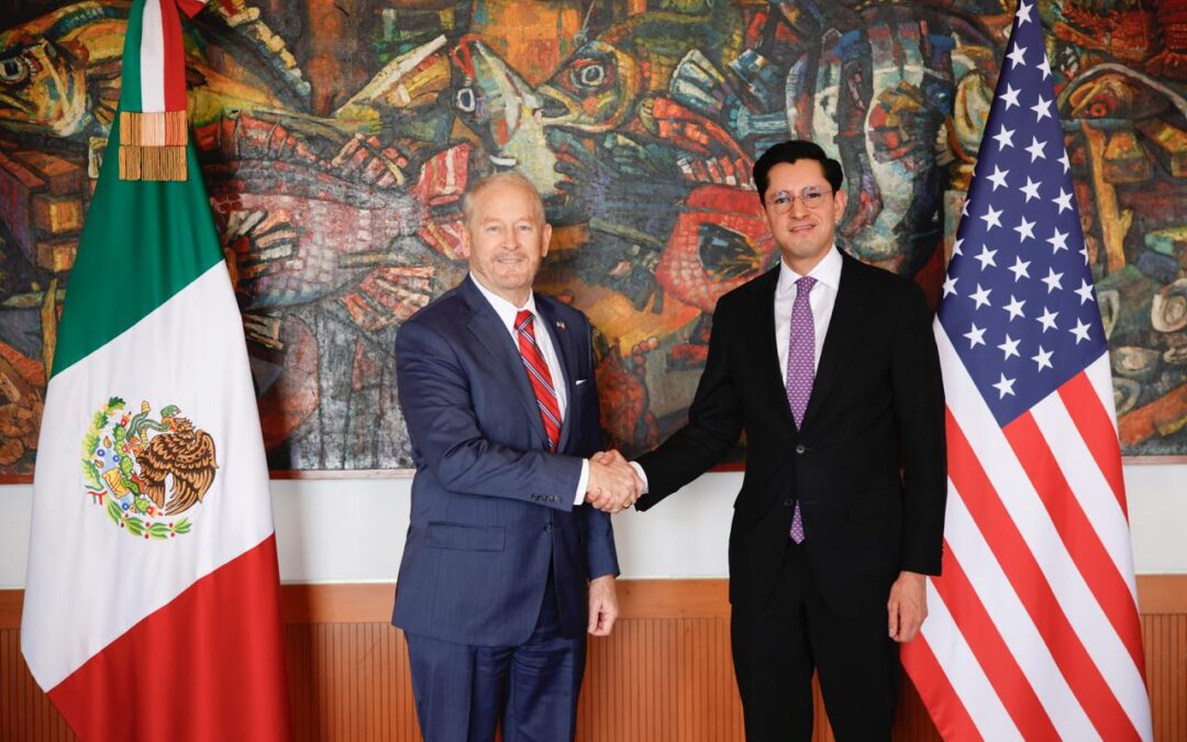 Recibe Roberto Velasco al Embajador de EE.UU., Ronald Johnson