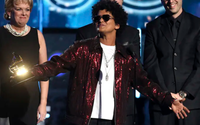 Bruno Mars lanza versión en español de Lo Arriesgo Todo