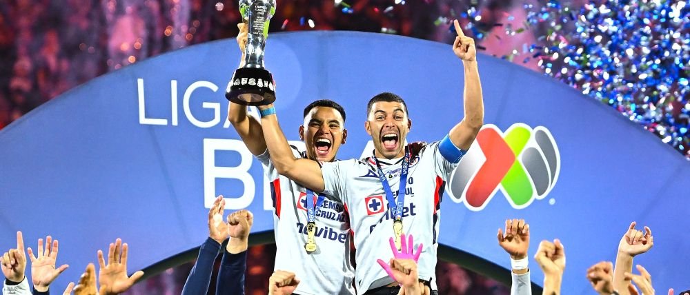 Famosos celebran el campeonato de Cruz Azul y desatan la locura por la décima estrella