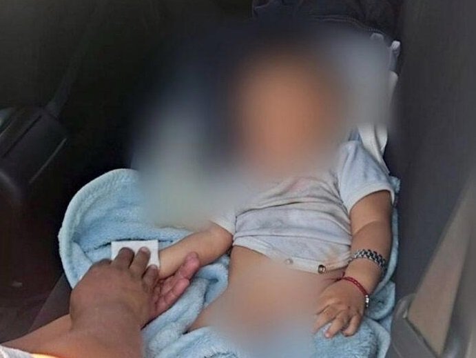 Bebé es abandonado en taxi de aplicación en Ecatepec