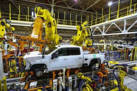 Automotrices de EU eliminan más de 20 mil empleos