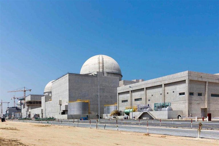 Un ataque con dron cerca de central nuclear de Emiratos Árabes desata un incendio