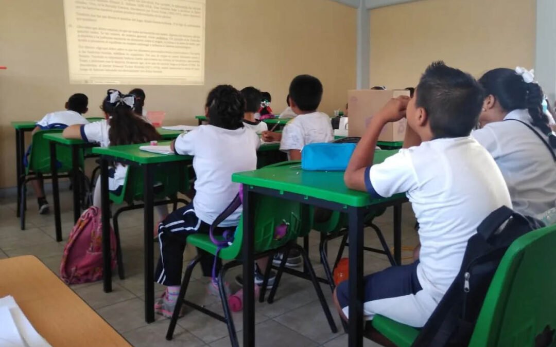 Critica ONG plan de México de recortar 6 semanas el ciclo escolar por calor y Mundial 2026
