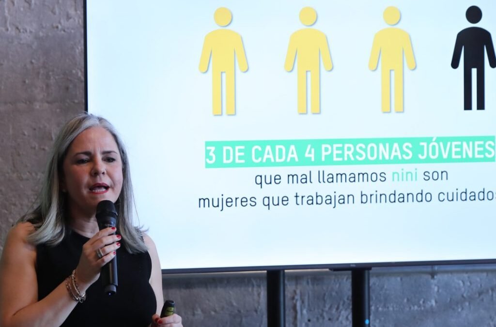Jóvenes etiquetadas como “ninis” sostienen gratis la economía de cuidado en México: Oxfam