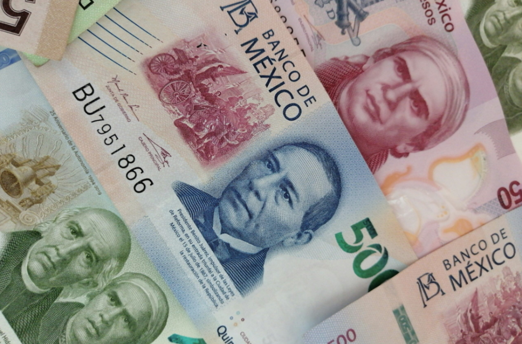 Analistas privados ajustan en 1.1% la estimación de crecimiento del PIB mexicano