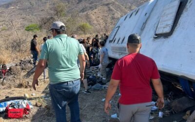 Accidente de autobús en Nayarit deja al menos 7 muertos