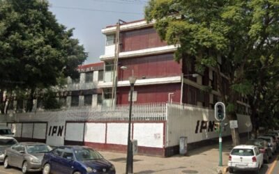 Evacúan a 2 mil alumnos de Voca 5 por amenaza de bomba