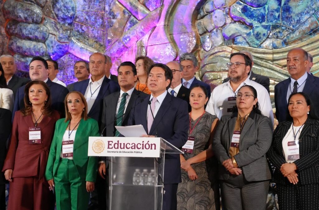 Acuerdan SEP y autoridades educativas estatales mantener el calendario escolar 2025-2026 vigente.