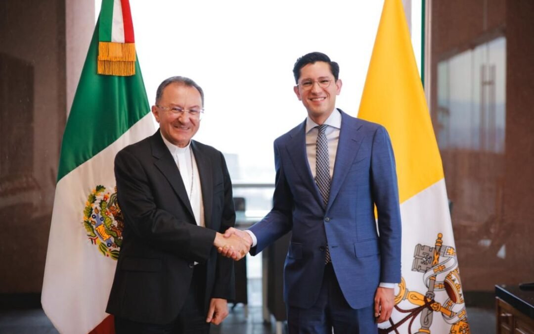 Canciller Roberto Velasco se reúne con el nuncio apostólico Spiteri para fortalecer cooperación con la Santa Sede