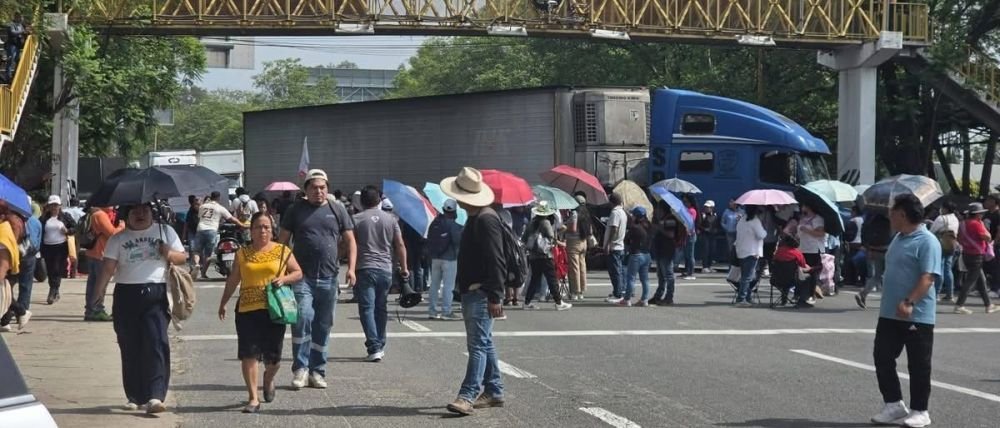 Oaxaca bajo asedio: Bloqueos de la Sección 22 de la CNTE paralizan el estado en su tercer día de paro
