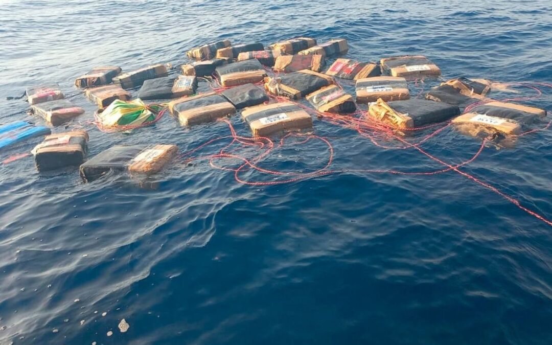 Interceptan más de 2 toneladas de cocaína en aguas de Oaxaca