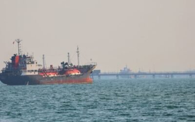 Atacan buque que navegaba hacia el norte del estrecho de Ormuz; no se reportan heridos