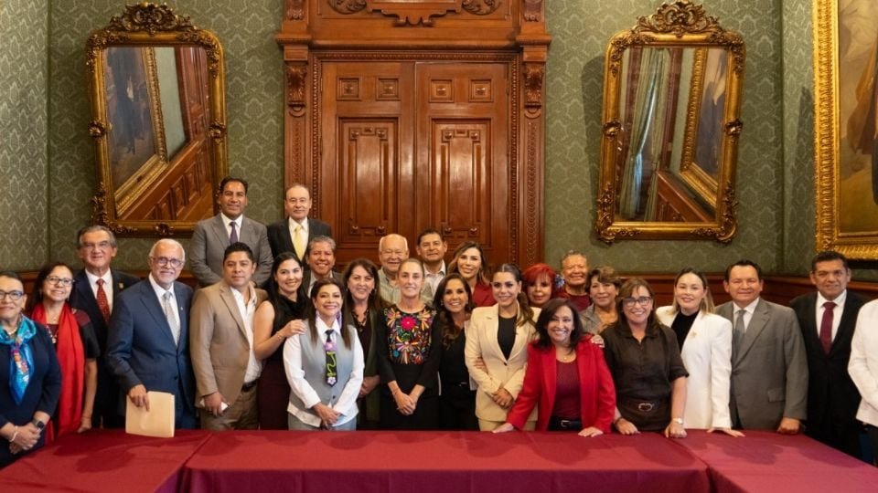 Sheinbaum se reúne con gobernadores de Morena