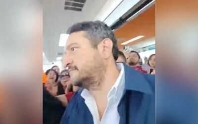 Abuchean a Andy López Beltrán durante su llegada al aeropuerto de Chihuahua (Video)