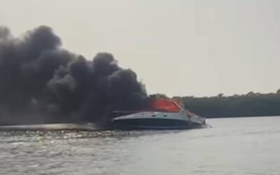 Yate se incendia en Veracruz; tripulantes se arrojaron al mar