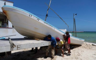 Marina cierra puertos en Yucatán y Quintana Roo