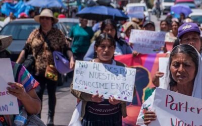 Protestan parteras indígenas en Chiapas contra la criminalización y exigen autonomía