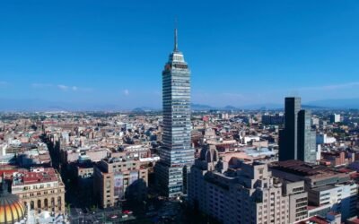 Rescatan a 9 personas que se quedaron atrapadas en elevador de la Torre Latinoamericana