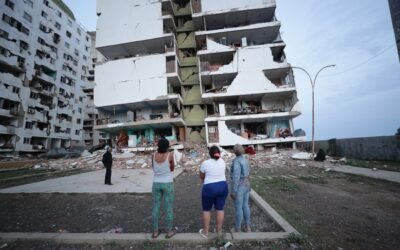 El grito de auxilio en una ciudad devastada en Venezuela que espera por rescatistas