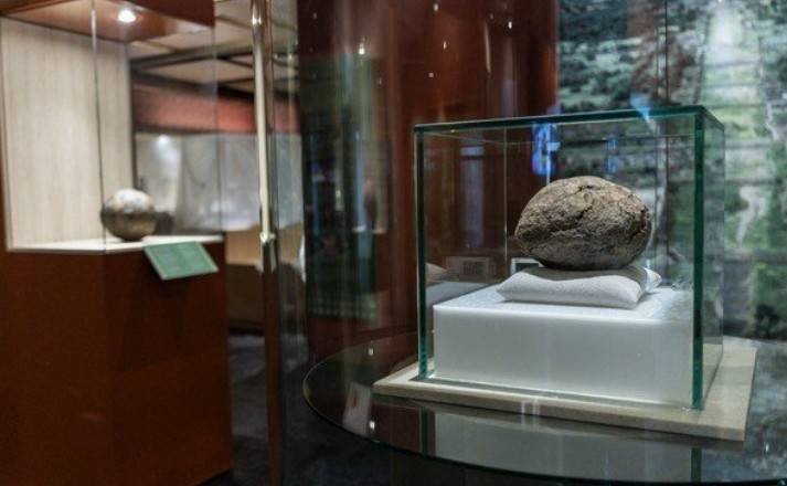 Exhiben en Teotihuacan pelota de hule de más de 3,600 años de antiguedad