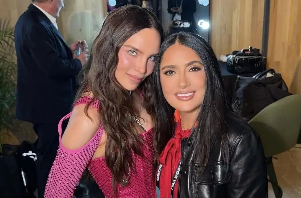 Revela Belinda encuentro con Salma Hayek: ‘Me dio una nalgada’
