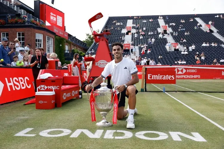 Hace historia Francisco Cerúndolo y conquista Queen’s tras una final maratónica en Londres