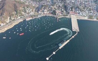 Marina refuerza acciones para controlar derrame de hidrocarburo en la zona turística de Manzanillo