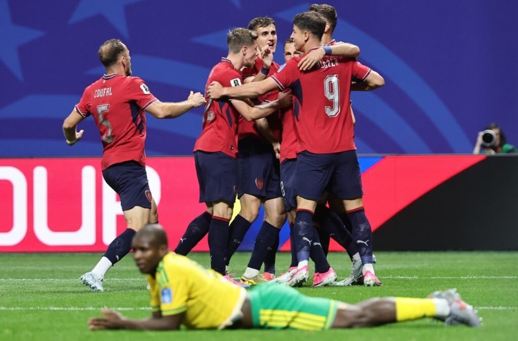 República Checa y Sudáfrica empatan y complican sus aspiraciones en el Mundial