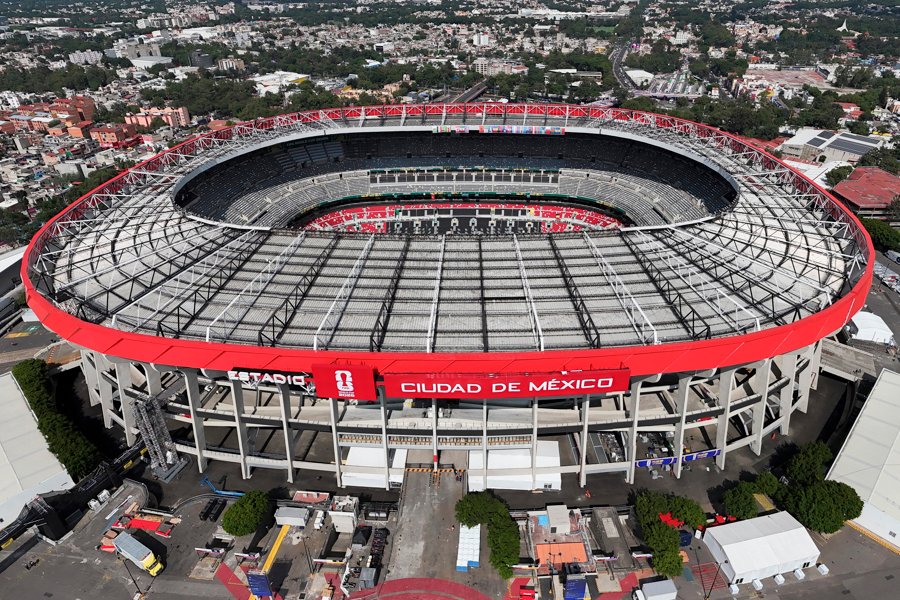 Vecinos ofrecen estacionamiento afuera del Estadio CDMX en más de 2 mil pesos