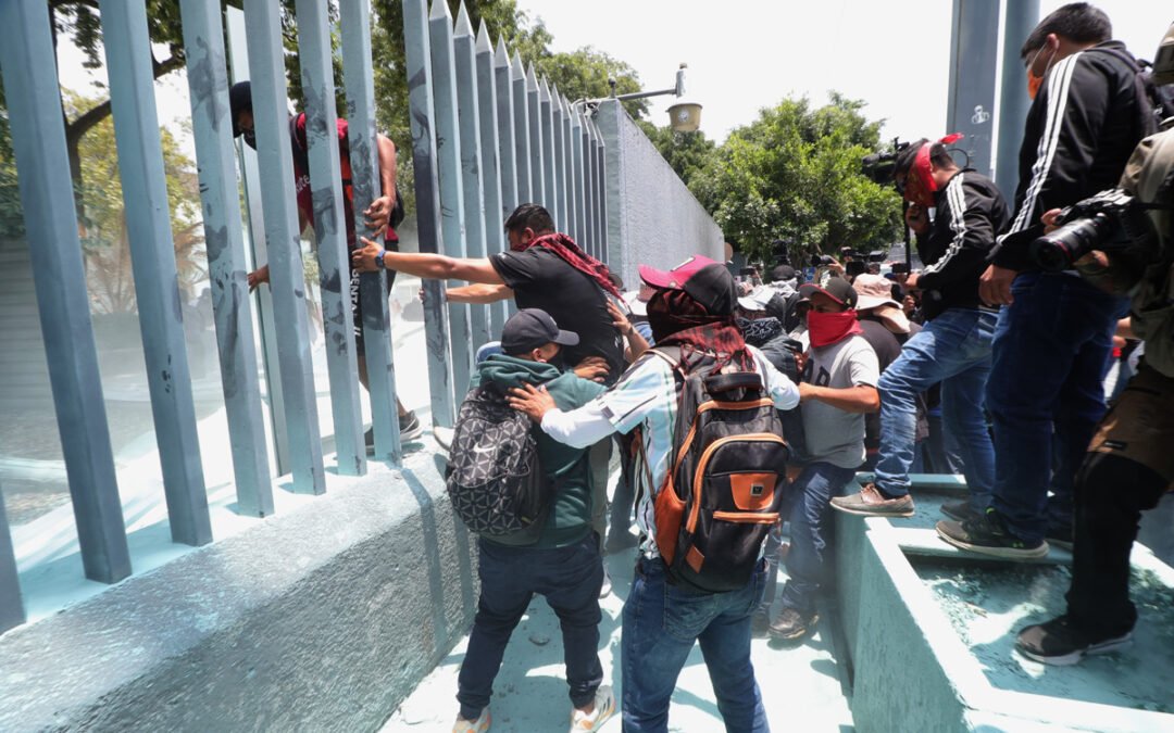 Rechaza CNTE propuestas federales y mantiene paro y movilizaciones