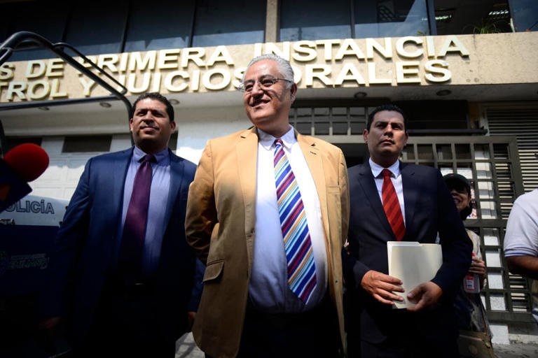 Exrector de la UAEM libra segundo juicio; estaba acusado de desviar más de 6 millones de pesos