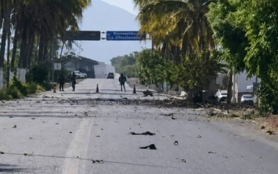 Detona artefacto explosivo en Escuinapa, Sinaloa; vehículo y tienda resultan dañados