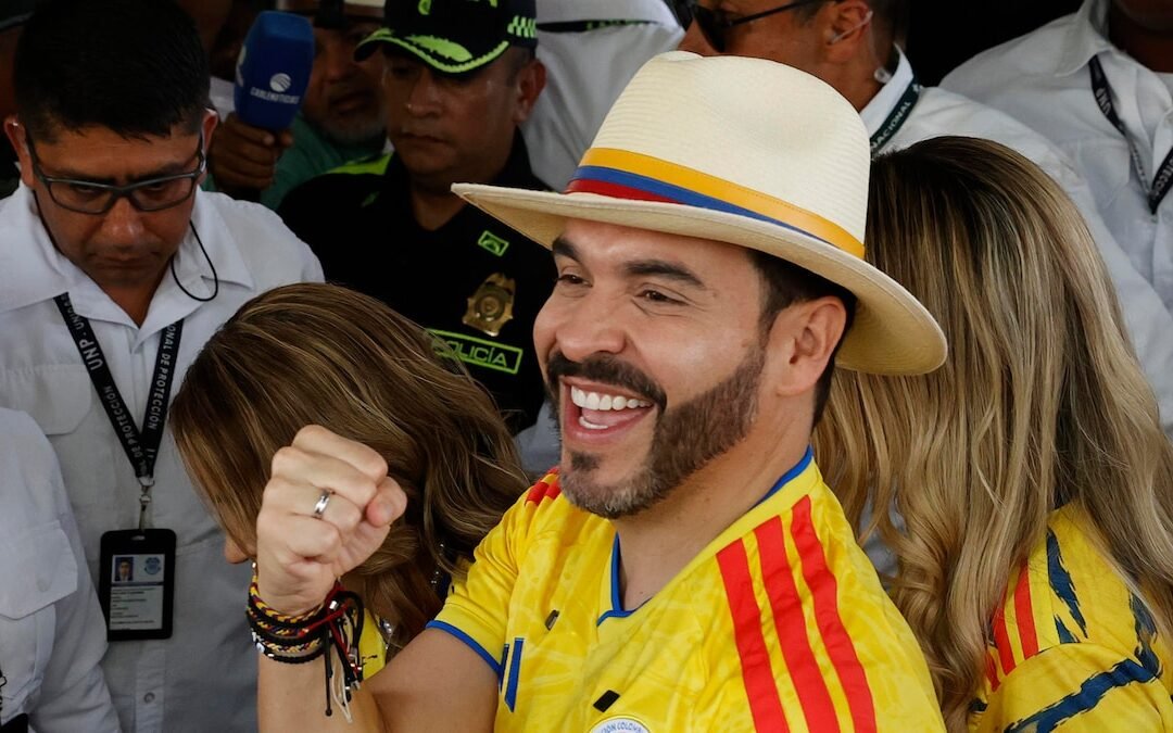 El derechista Abelardo de la Espriella se perfila en cerrada votación de 2a. vuelta como próximo Presidente de Colombia.