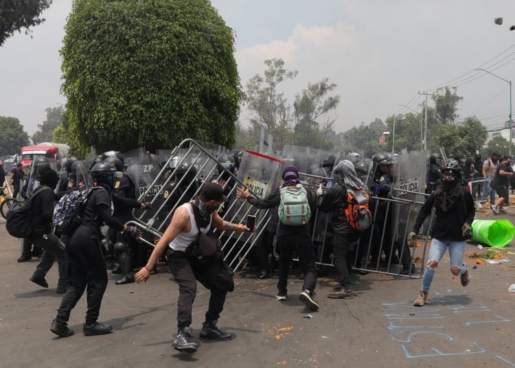 Detienen a 19 durante operativo en el Estadio Ciudad de México; 11 policías resultaron lesionados